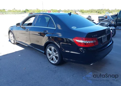 2013 Mercedes-Benz E 350 z USA, uszkodzony, nr VIN WDDHF5KB4DA768809